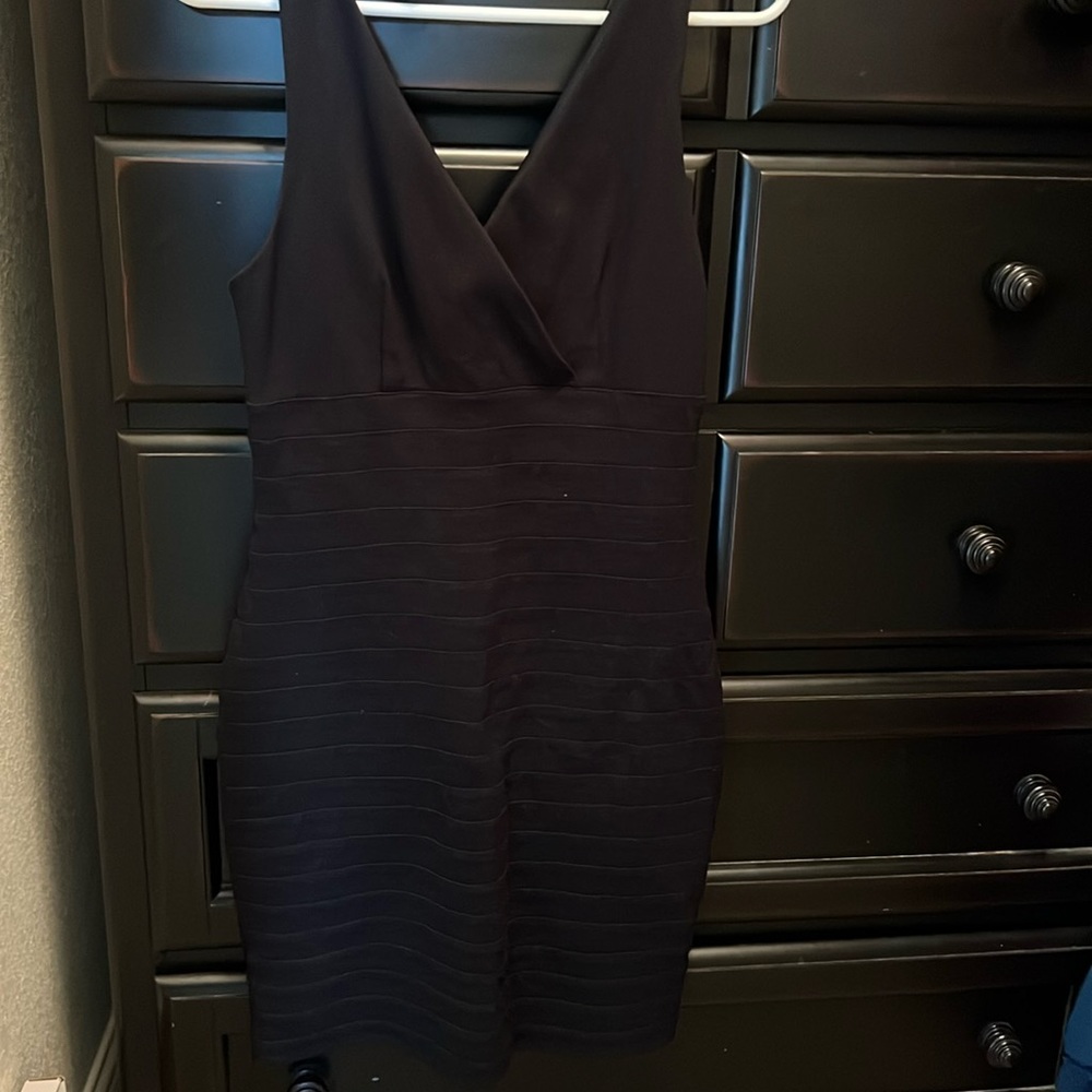 V neck/vback fitted black dress